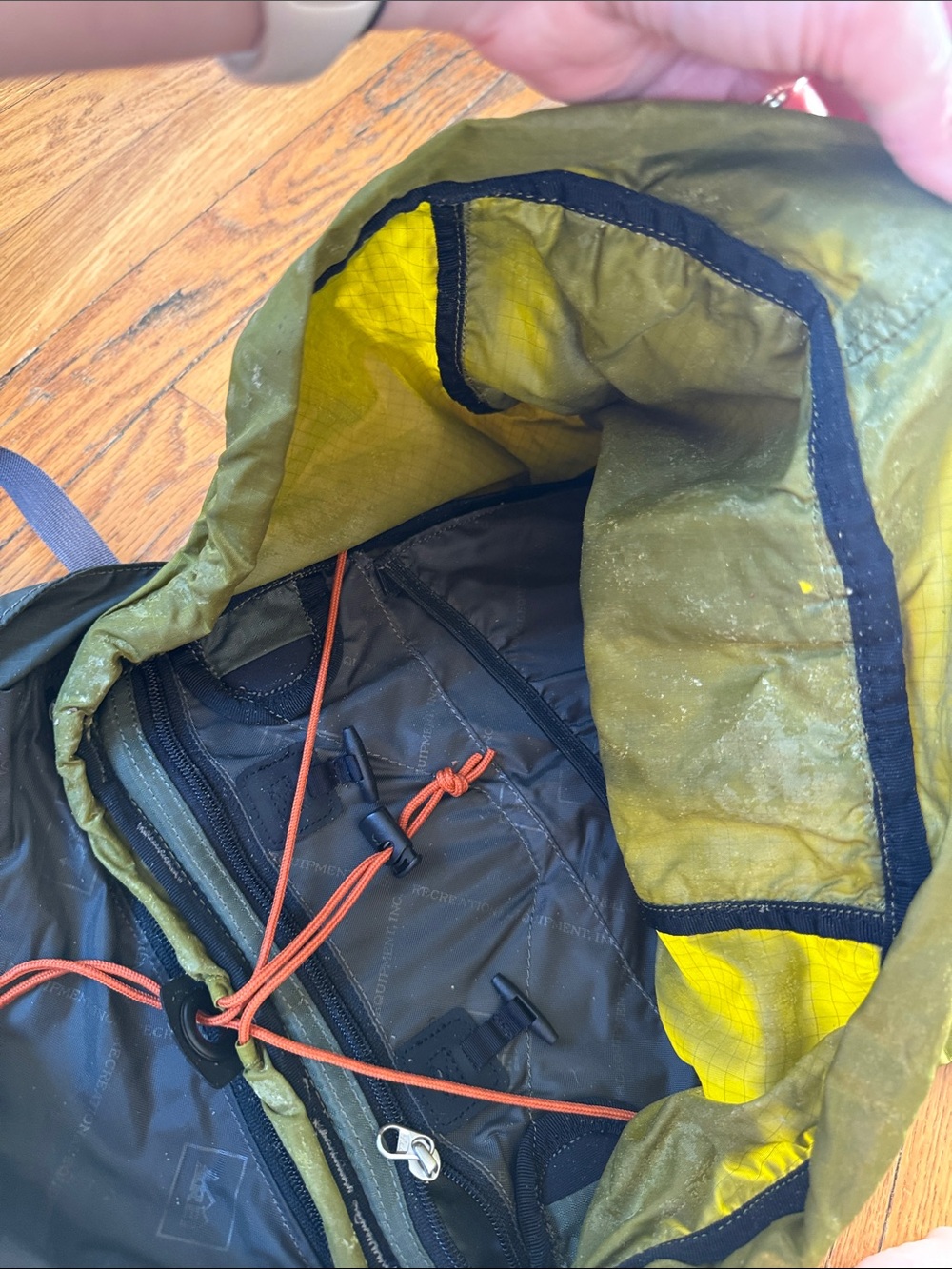REI Green Hiking Backpack - Lightweight Daypack - Picture 5 of 8